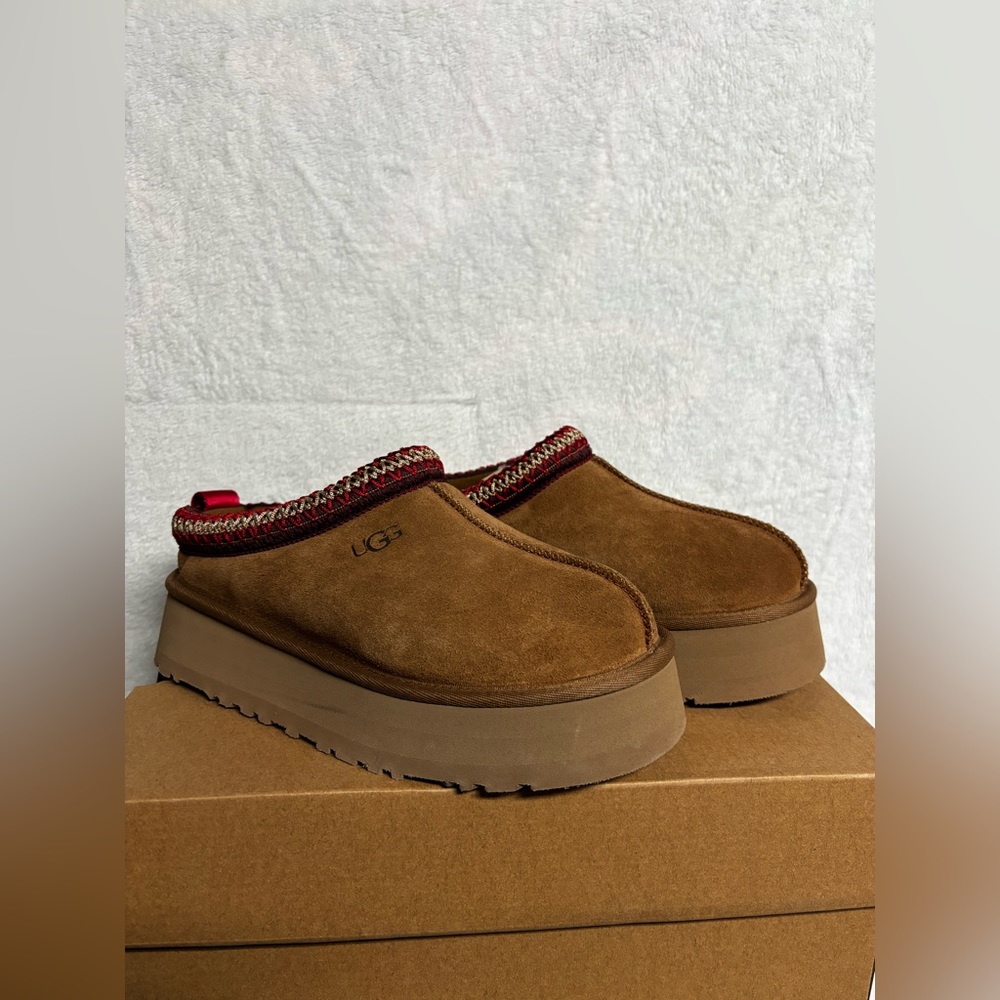 Women’s brand new ugg tazz platform - size 6